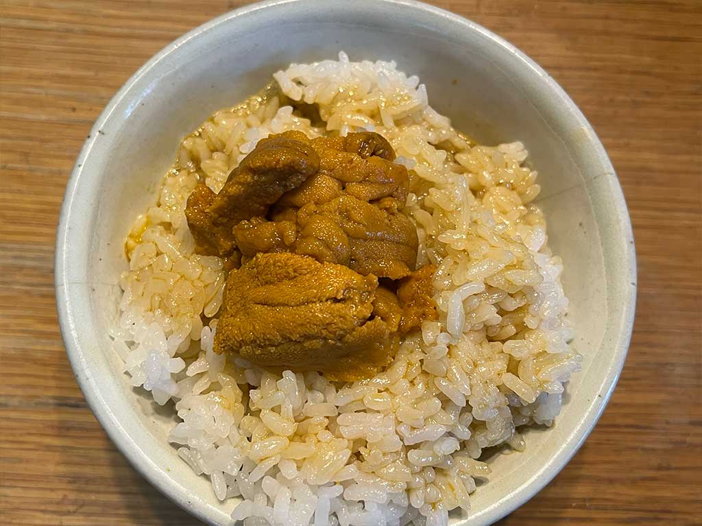 蒸しウニのせ卵かけごはん