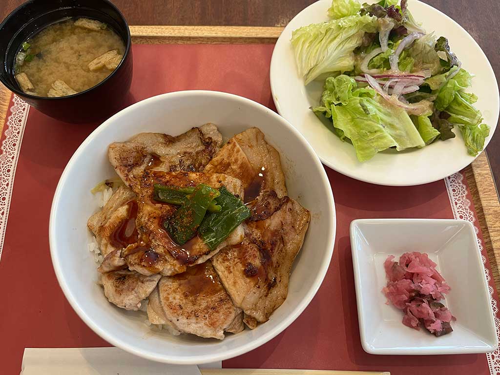 ロイヤルホストの豚丼ランチが、お値段以上に最高だった件