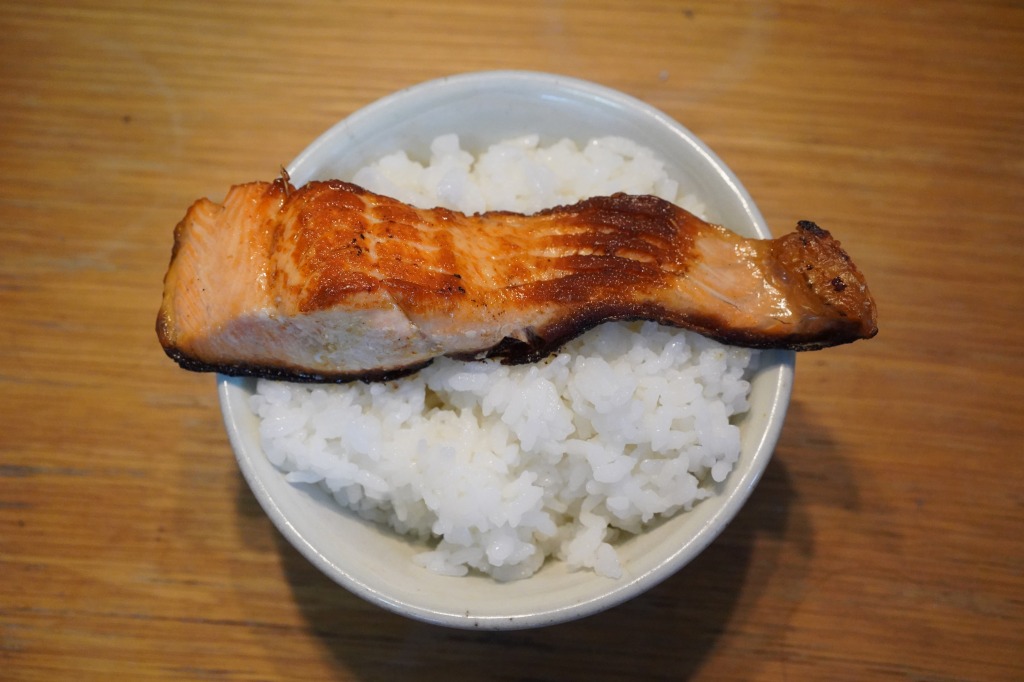 パリパリ焼き鮭のっけごはん