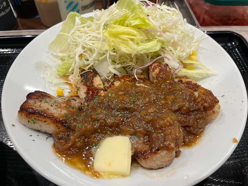 松屋の国産雪国育ち厚切りトンテキ定食シャリアピンソース