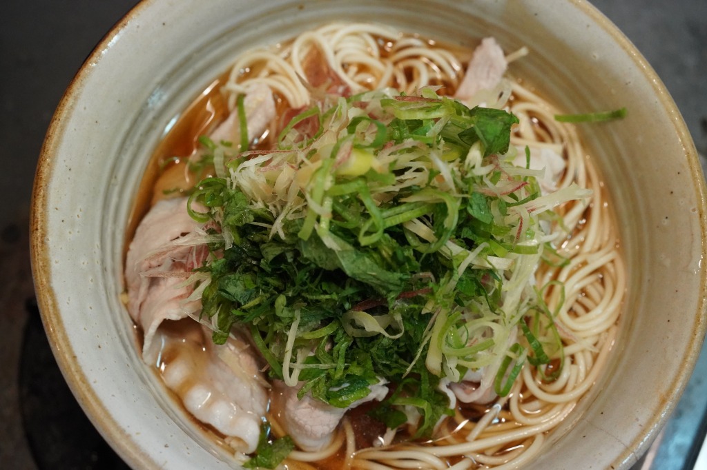 豚と薬味の冷たい梅汁そうめん