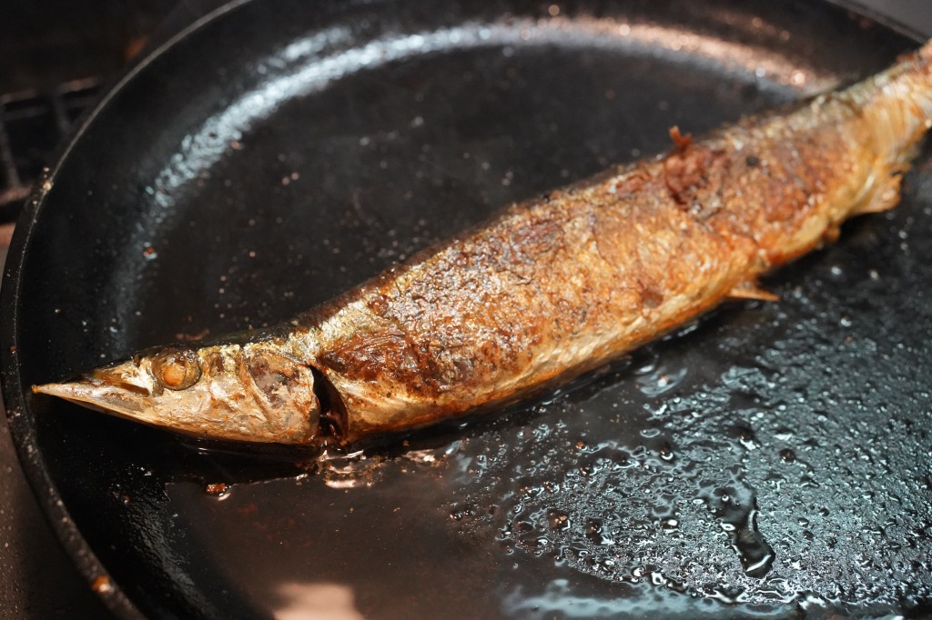 おもいの鉄板で焼く、焼き秋刀魚