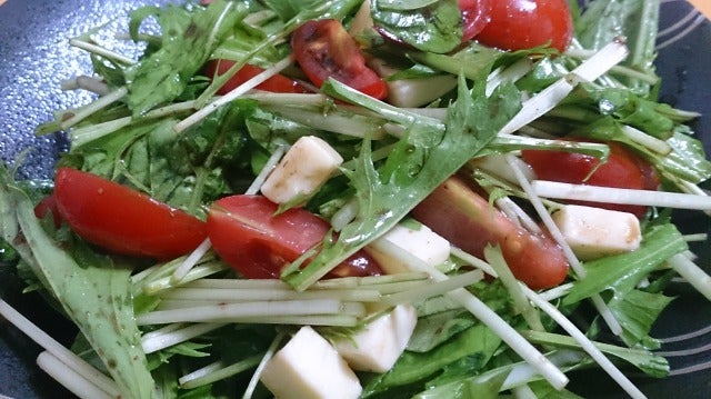 野郎飯流・明治 北海道十勝 スマートチーズ うまみ濃厚 チェダーブレンドを使ったサラダ