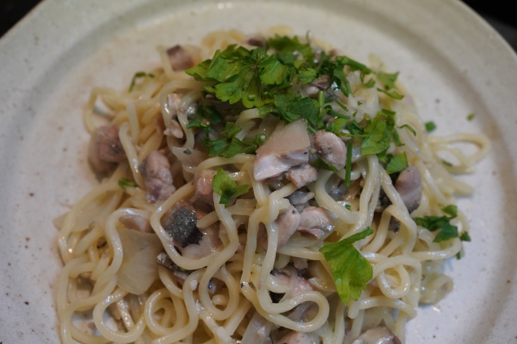カラヒグ麺を使った、さんまの軽いラグースパゲッティ