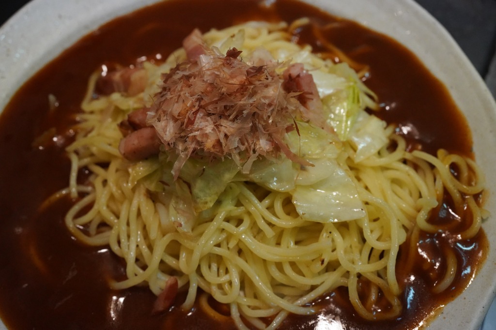 名古屋名物あんかけスパゲティハウスチャオのキャベツベーコンをカラヒグ麺で作る