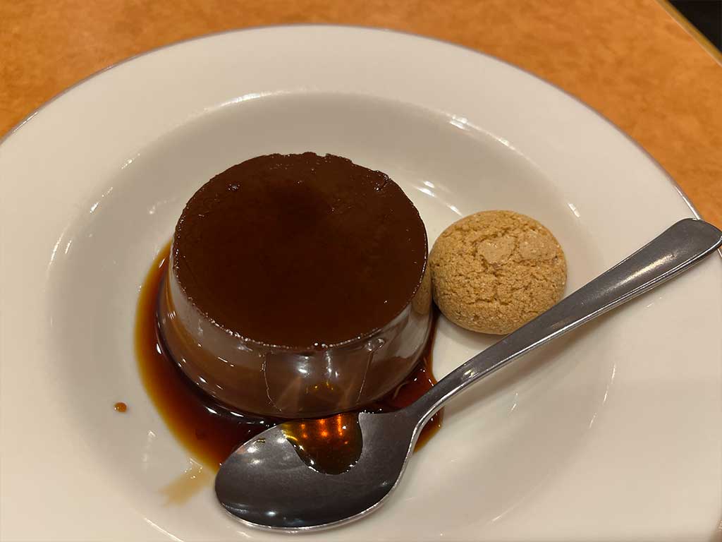 サイゼリヤでこっそり売ってる、アマレットの効いたチョコレートプリン・ボネ