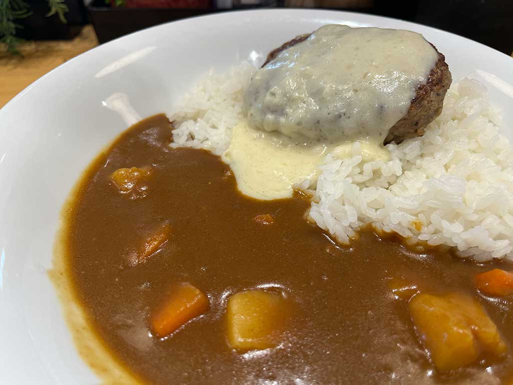 チーズインハンバーグカレー