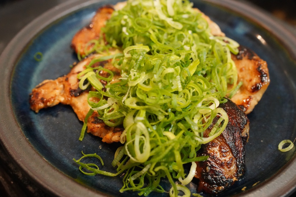 市販の豚の味噌漬け九条葱盛り