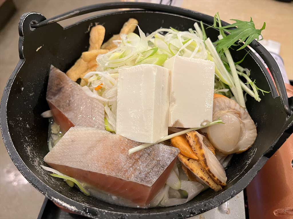 和食さと、石狩鍋