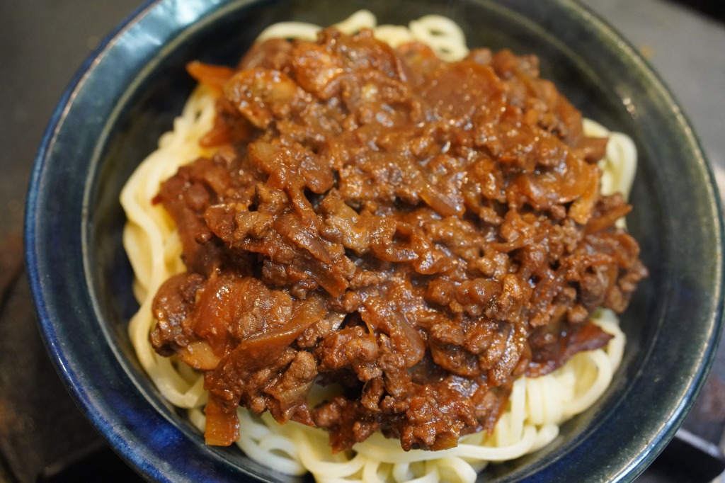 カラヒグ麺で食べる八丁味噌ミートスパゲッティ