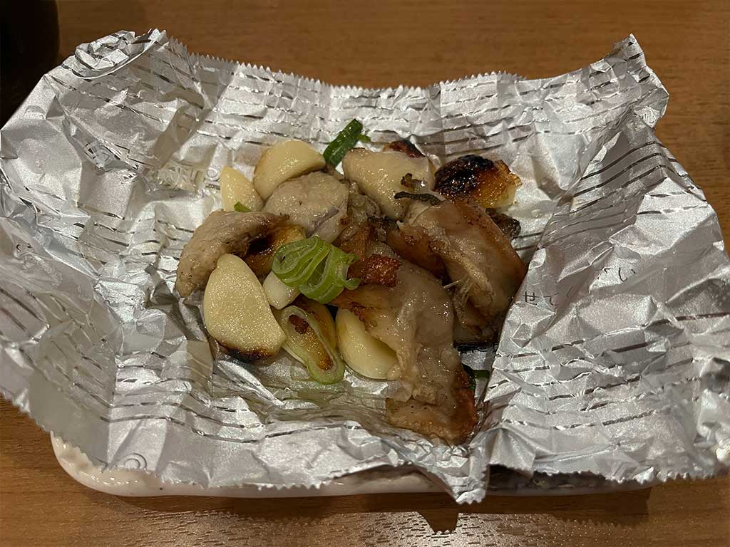 鶏皮ニンニクホイル焼き